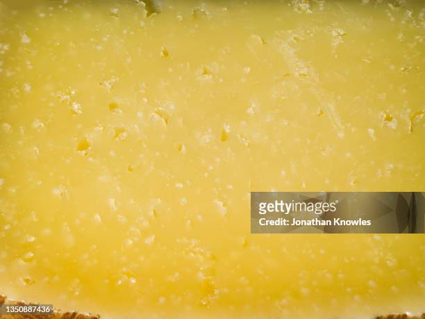 close up yellow manchego cheese - queso manchego fotografías e imágenes de stock