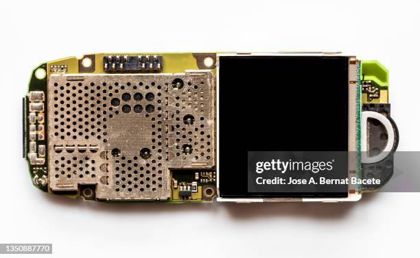 digital display and interior circuit of a mobile phone on a white background - démonter photos et images de collection