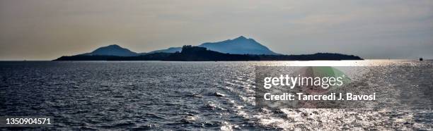 ischia silhouette - golfo di napoli (italy) - golfo di napoli ストックフォトと画像