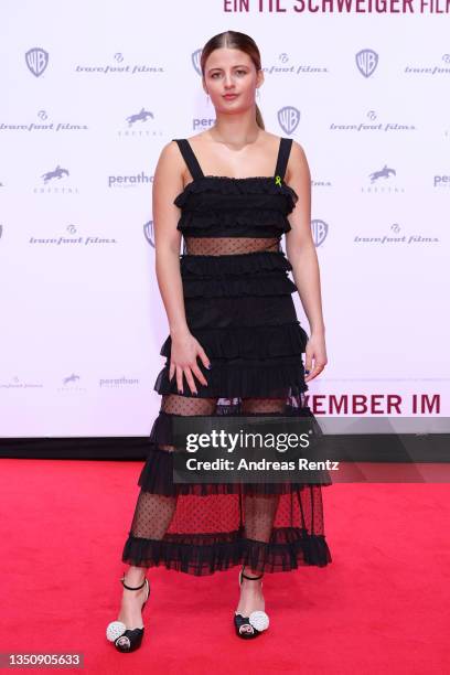 Emma Schweiger attends the "Die Rettung der uns bekannten Welt" premiere at Lichtburg on November 02, 2021 in Essen, Germany.