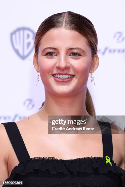 Emma Schweiger attends the "Die Rettung der uns bekannten Welt" premiere at Lichtburg on November 02, 2021 in Essen, Germany.