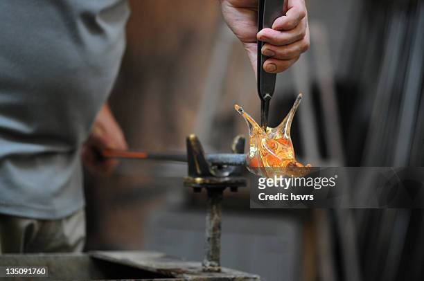 glass blower (craftsperson) at work - glass blowing stockfoto's en -beelden
