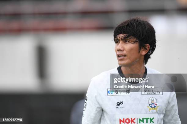 Yosuke Kashiwagi of FC Gifu looks on during the J.League Meiji Yasuda J3 match between Azul Claro Numazu and FC Gifu at Ashitaka Park Stadium on...