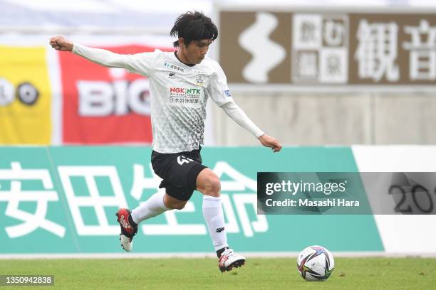 Yosuke Kashiwagi of FC Gifu in action during the J.League Meiji Yasuda J3 match between Azul Claro Numazu and FC Gifu at Ashitaka Park Stadium on...