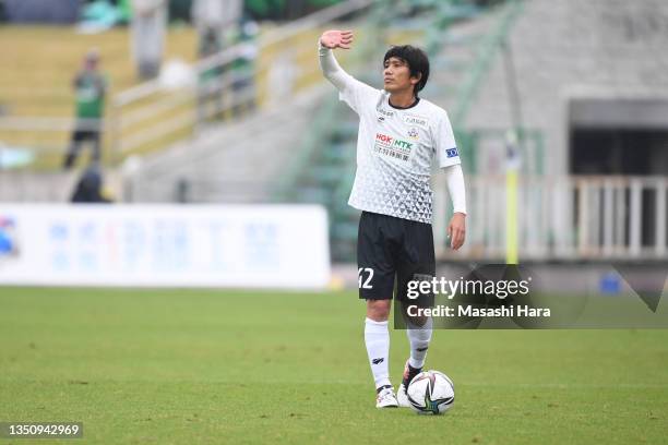 Yosuke Kashiwagi of FC Gifu looks on during the J.League Meiji Yasuda J3 match between Azul Claro Numazu and FC Gifu at Ashitaka Park Stadium on...