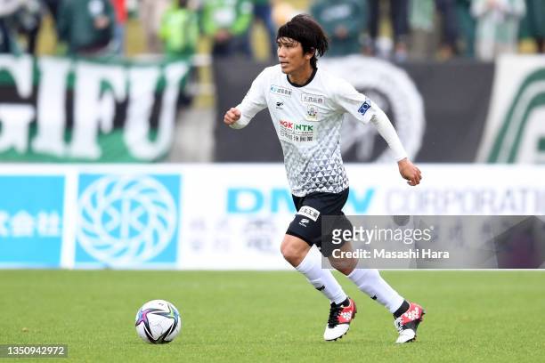 Yosuke Kashiwagi of FC Gifu in action during the J.League Meiji Yasuda J3 match between Azul Claro Numazu and FC Gifu at Ashitaka Park Stadium on...