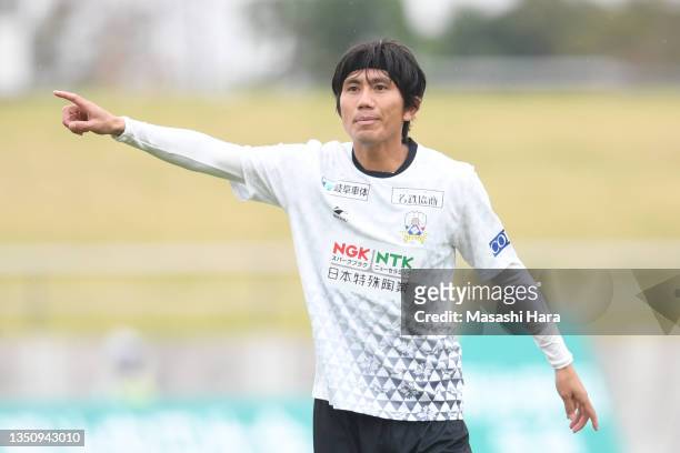 Yosuke Kashiwagi of FC Gifu looks on during the J.League Meiji Yasuda J3 match between Azul Claro Numazu and FC Gifu at Ashitaka Park Stadium on...