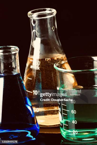 Beaker Labware Labware Photos and Premium High Res Pictures - Getty Images