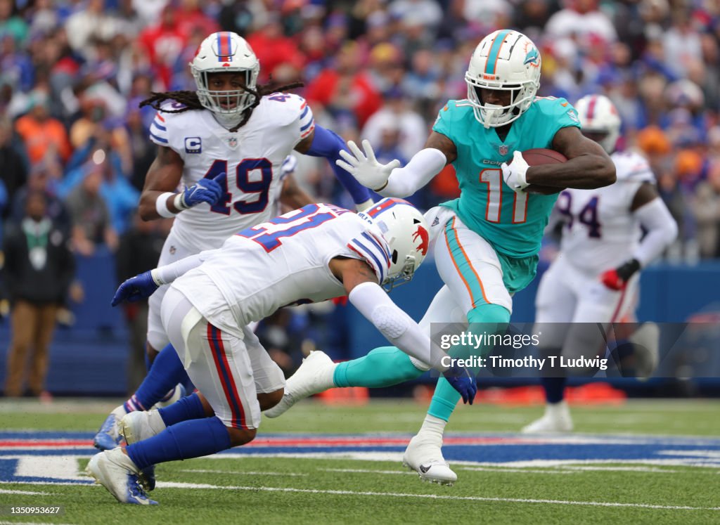 Miami Dolphins v Buffalo Bills