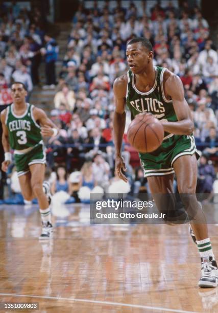 Reggie Lewis 419 Reggie Lewis Basketball Player Stock Photos, High-Res Pictures, and ...