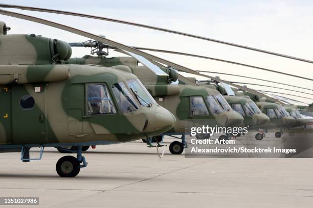 mil mi-8amtsh attack helicopters of the russian air force. - air vehicle imagens e fotografias de stock