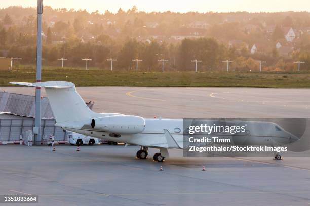 u.s. air force vip gulfstream c-37 jet. - jet tarmac stock pictures, royalty-free photos & images