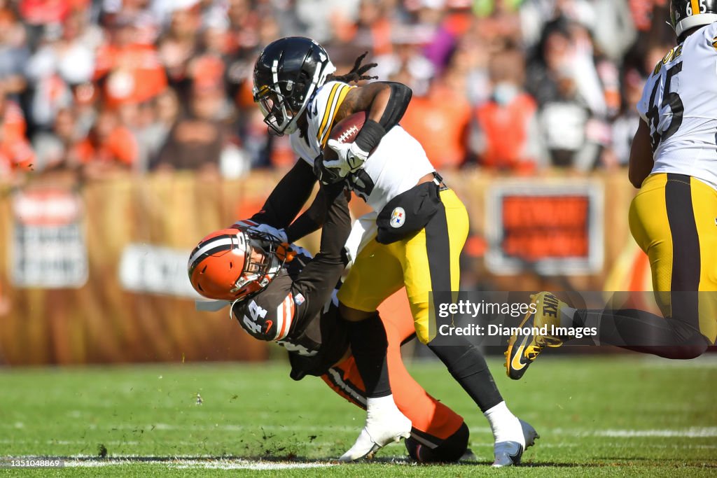 Pittsburgh Steelers v Cleveland Browns