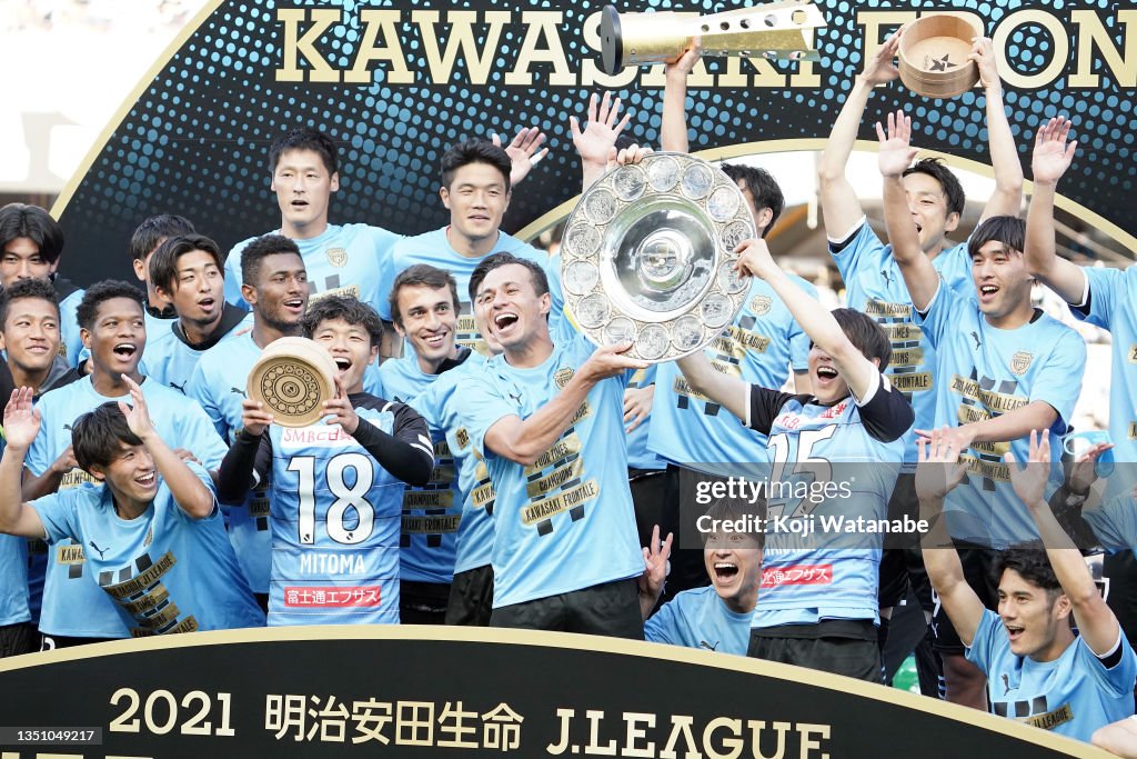 Kawasaki Frontale v Urawa Red Diamonds - J.League Meiji Yasuda J1