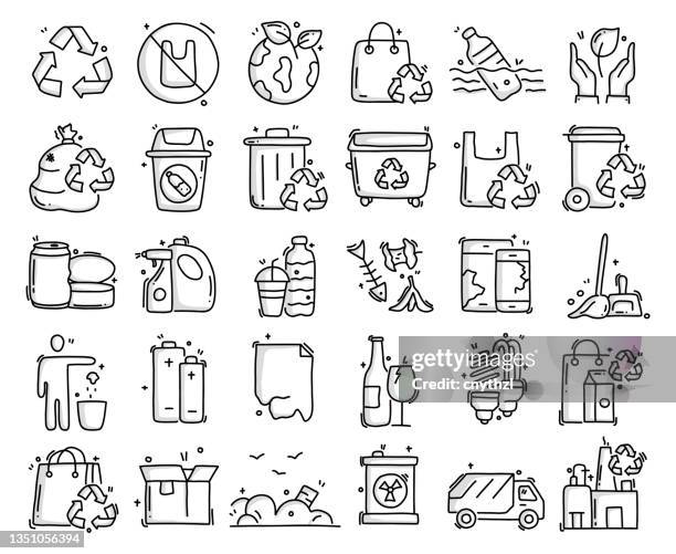 recycling und abfallbezogene objekte und elemente. handgezeichnete vektor-doodle-illustrationssammlung. handgezeichnete symbole gesetzt. - recycling stock-grafiken, -clipart, -cartoons und -symbole