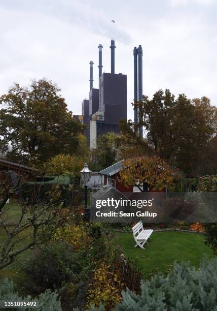 The Heizkraftwerk Lichterfelde natural gas-fired power and heating plant stands behind an allotment colony of garden houses on November 03, 2021 in...