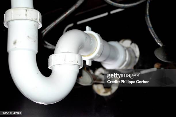 drain pipe under sink - under sink stock pictures, royalty-free photos & images