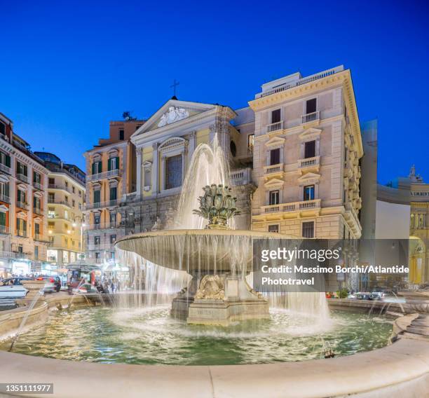 piazza (square) trieste e trento, fontana del carciofo (fountain of the artichoke) - carciofo fotografías e imágenes de stock