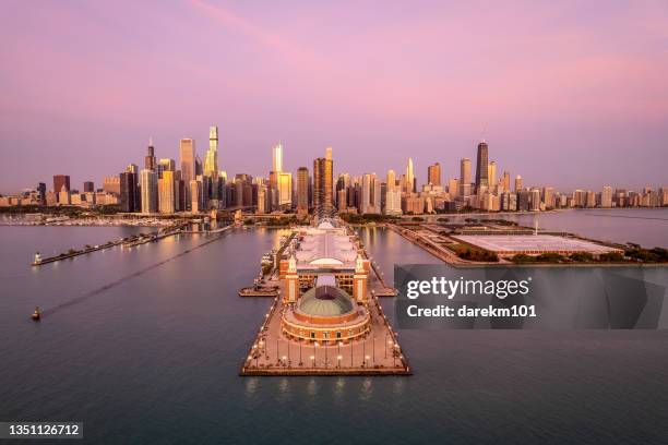 aerial view of navy pier and cityscape at sunrise, chicago, illinois, usa - chicago stockfoto's en -beelden