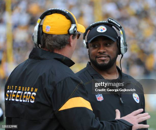 Head coach Mike Tomlin of the Pittsburgh Steelers talks with linebackers coach Keith Butler on the sideline during a game against the Cincinnati...