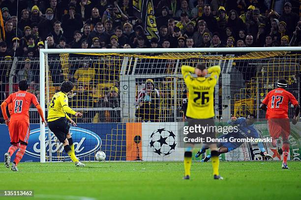Mats Hummels of Dortmund scores his team's second goal during the UEFA Champions League group F match between Borussia Dortmund and Olympique de...