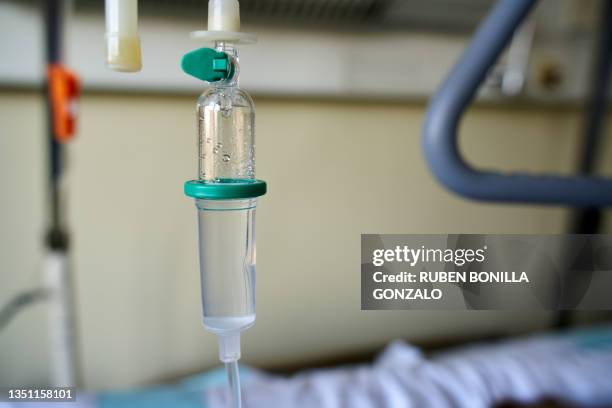 close up of iv drip in emergency room - hospital iv bag stock pictures, royalty-free photos & images