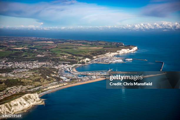 dover and dover harbour - south east england stockfoto's en -beelden