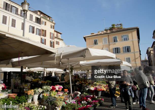 flower market in campo de fiori, rome. - lisa fiori stock pictures, royalty-free photos & images