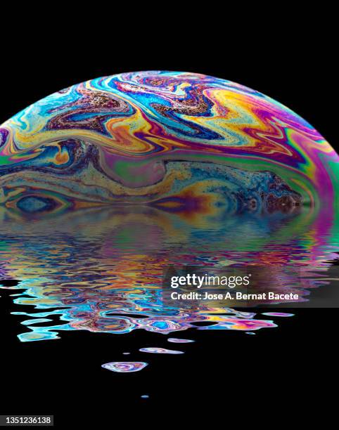 outer space with a sky full of stars and a planet in a gaseous state reflected on a water surface. - weltraum und astronomie stock-fotos und bilder