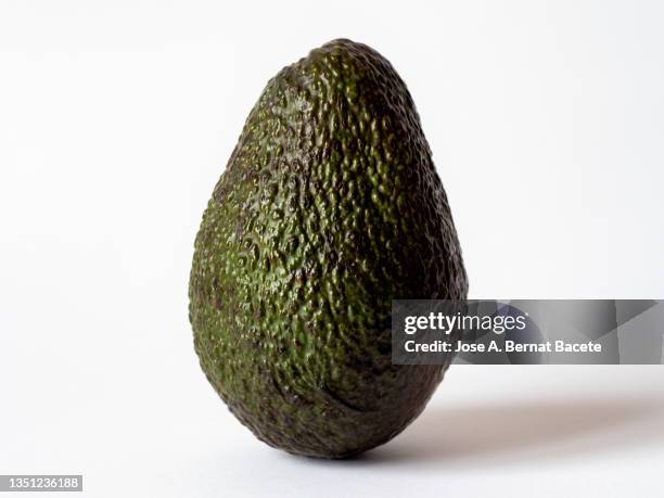 directly above shot of avocado on a white background - rijp stockfoto's en -beelden