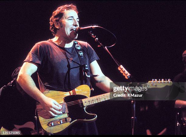 Springsteen 1975 455 Bruce Springsteen 1975 Photos & High Res Pictures - Getty Images