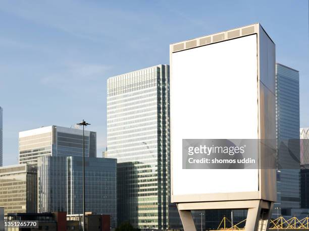 blank electronic advertising screen on front office buildings - señal comercial fotografías e imágenes de stock