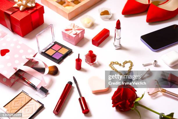 the concept of preparing for a holiday or gifts is made from beauty products for a woman. - valentines day holiday 個照片及圖片檔