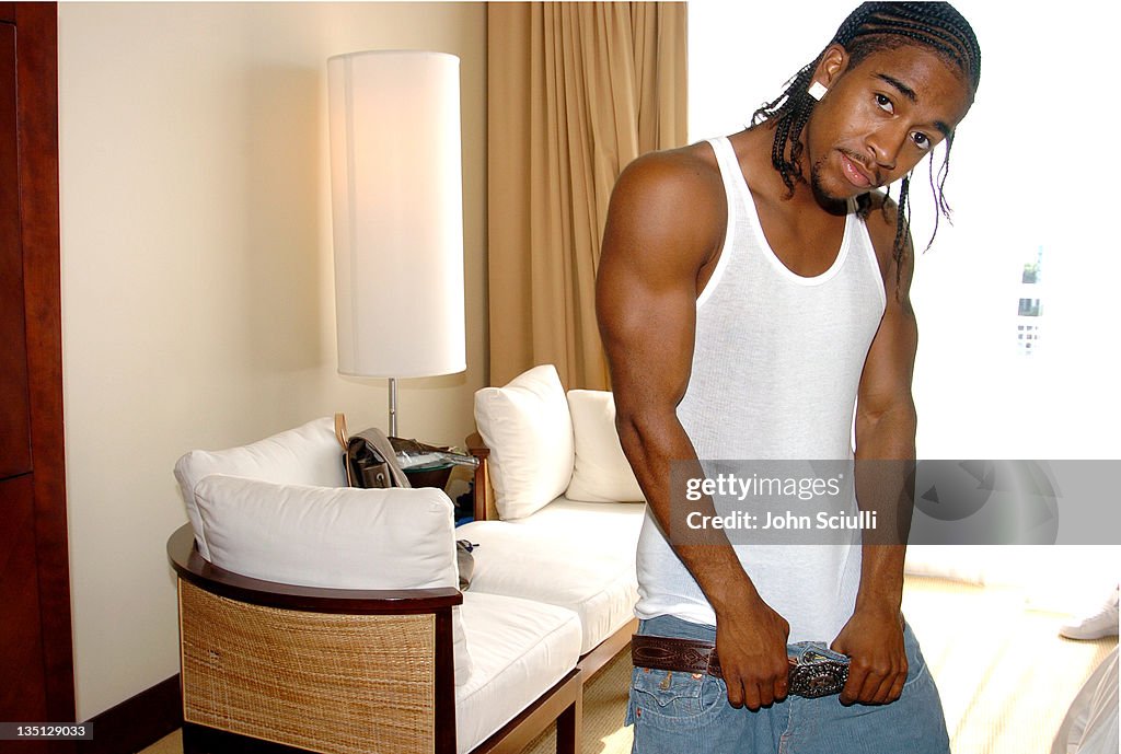 Omarion Houston Prepares for the 2004 MTV Video Music Awards - August 29, 2004