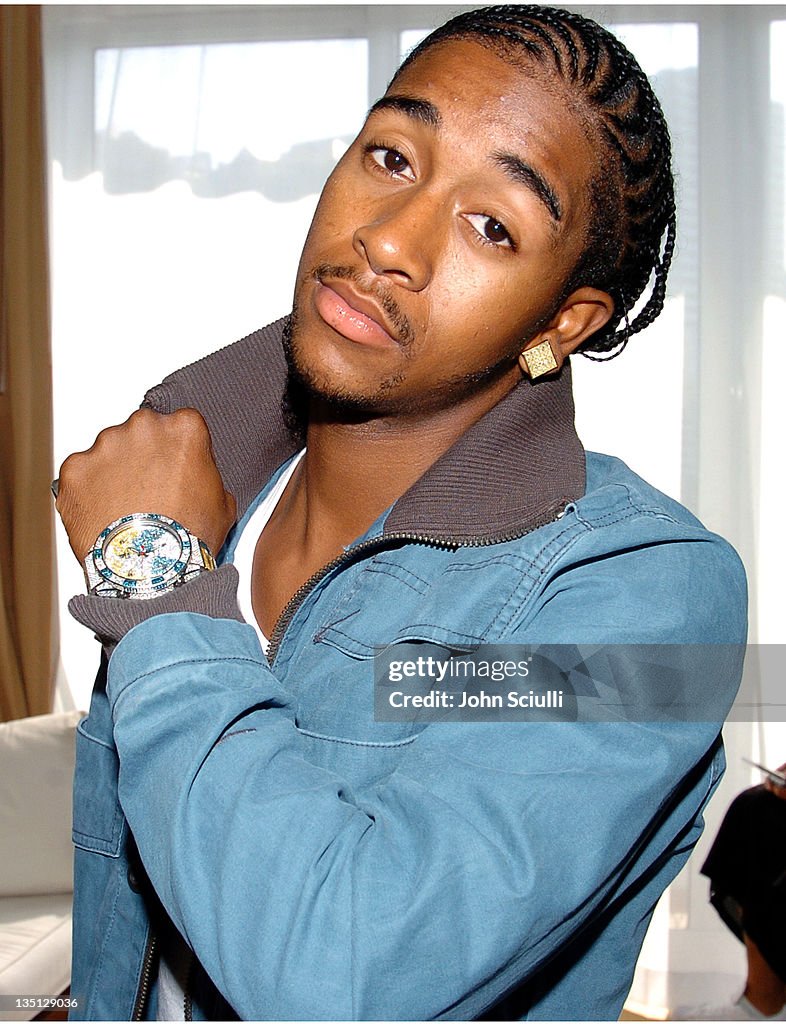 Omarion Houston Prepares for the 2004 MTV Video Music Awards - August 29, 2004