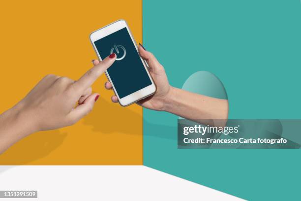 woman finger pressing start button - index finger phone stock pictures, royalty-free photos & images