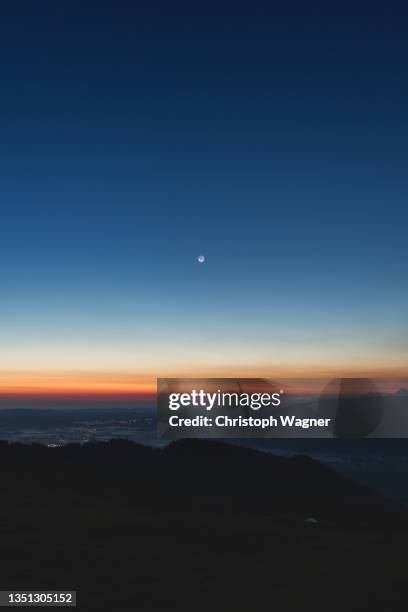 gebirgslandschaft - high contrast stock photos et images de collection