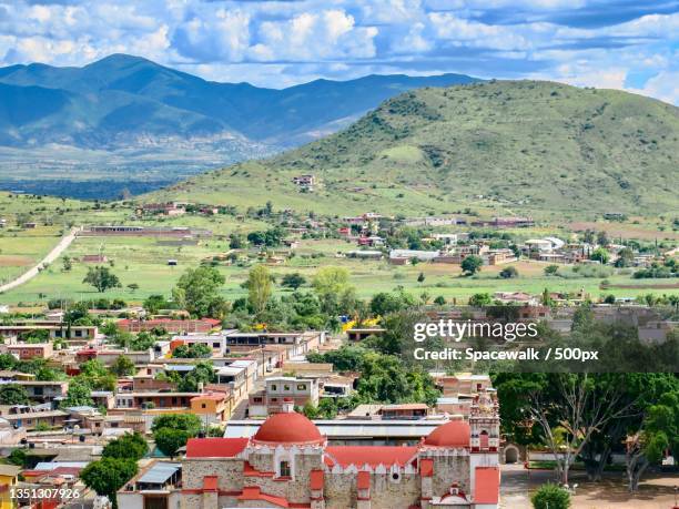high angle view of townscape against sky,teotitlan del valle,oaxaca,mexico - oaxaca fotografías e imágenes de stock