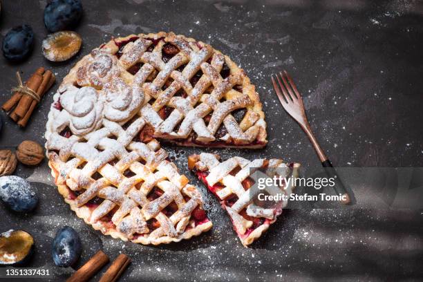 traditional plum pie - tart bildbanksfoton och bilder