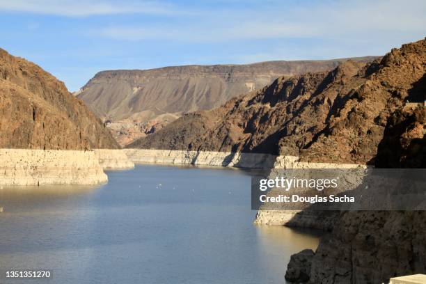 low water level at lake mead at the hoover dam - mead stock pictures, royalty-free photos & images
