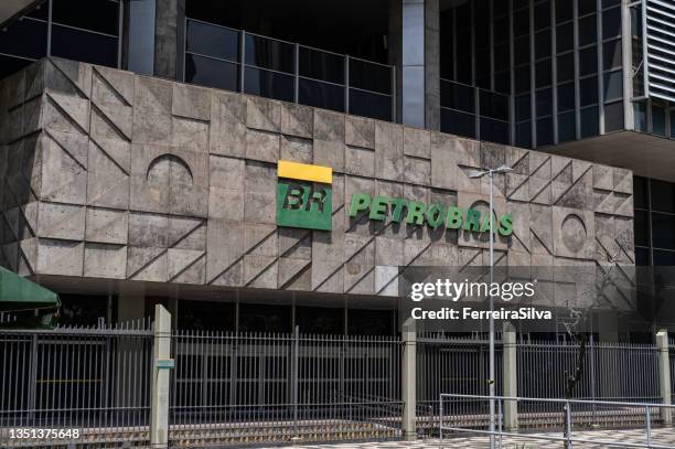 architecture in rio downtown - petrobras building stock pictures, royalty-free photos & images