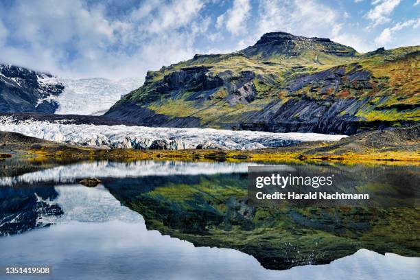 glacier tongue reflecting in lake, vatnajökull national park, iceland - glacier bay stock pictures, royalty-free photos & images