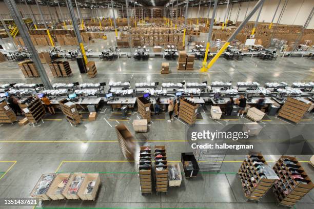 packing stations in fulfillment center - production line imagens e fotografias de stock