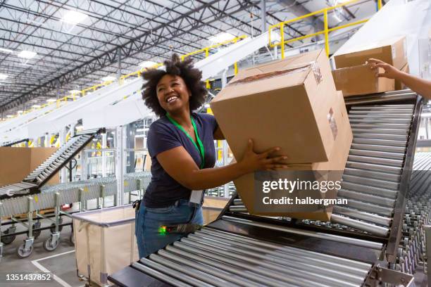 cheerful warehouse employee loading boxes into truck - packaging 個照片及圖片檔