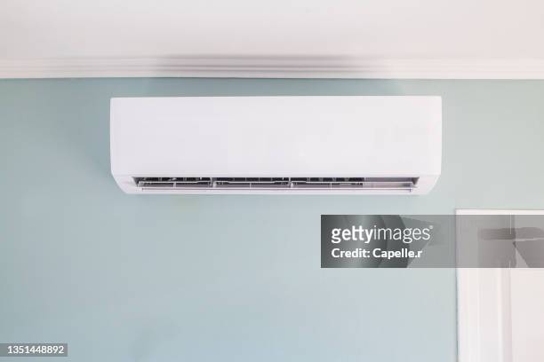 mode de chauffage - climatisation réversible - air conditioner stock pictures, royalty-free photos & images