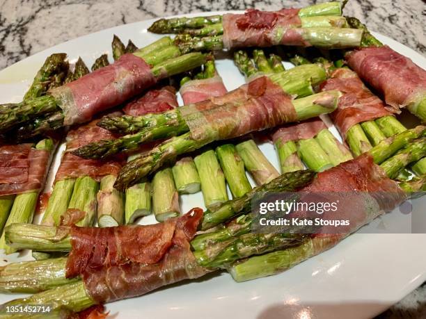 prosciutto wrapped asparagus - prosciutto wrapped stock pictures, royalty-free photos & images