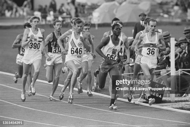 Harald Norpoth of West Germany leads Ben Jipcho of Kenya, Arne Kvalheim of Norway, Tom Von Ruden of the United States and John Boulter of Great...