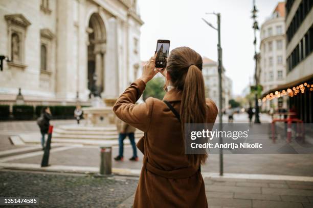 female traveler is taking a photo of famous place - boedapest stockfoto's en -beelden