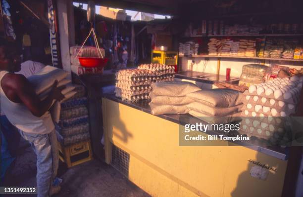 Turbaco, Colombia MANDATORY CREDIT Bill Tompkins/Getty Images Market stall. May 1988 in Turbaco.