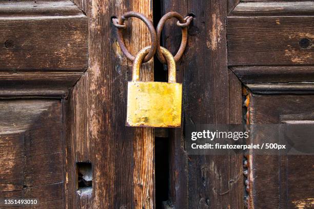 close-up of padlock on door,tarsus,mersin,turkey - latch stock-fotos und bilder